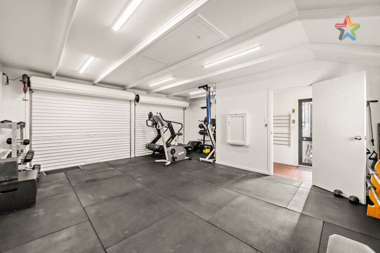 Photo of property in 21 Jasmine Grove, Maungaraki, Lower Hutt, 5010
