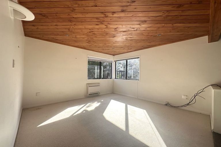 Photo of property in 3 Beulah Avenue, Rothesay Bay, Auckland, 0630