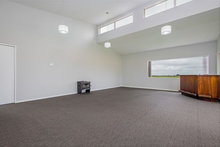 Photo of property in 10 Tui Glen Drive, Levin, 5571
