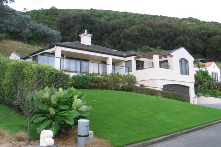 Photo of property in 79 Kakariki Grove, Waikanae, 5036