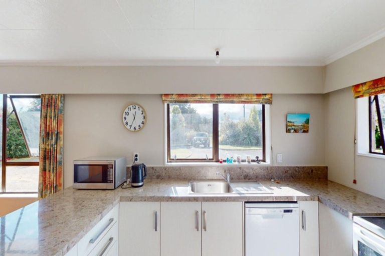 Photo of property in 292 Heatherlea Road East, Levin, 5571