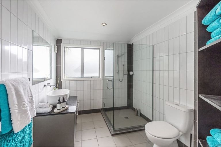 Photo of property in 168 Kittiwake Drive, Schnapper Rock, Auckland, 0632