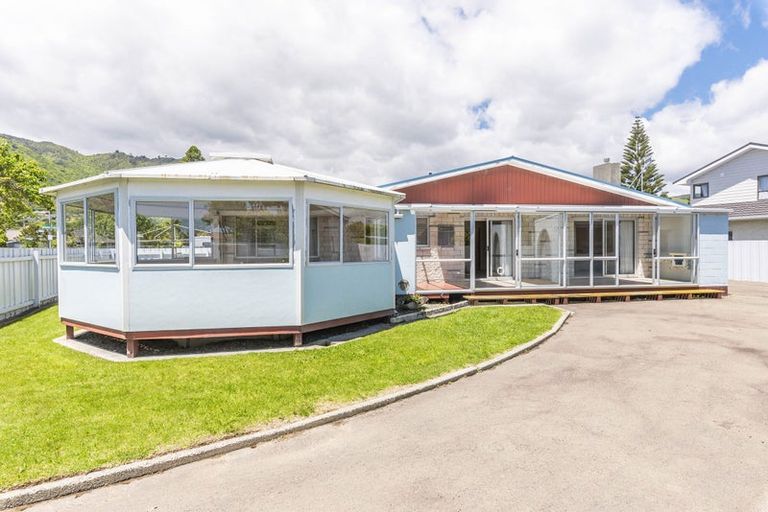 Photo of property in 6 Belvedere Avenue, Waikanae, 5036
