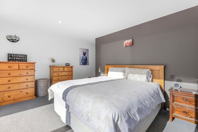 Photo of property in 16 Isthmus Place, Lake Hawea, Wanaka, 9382