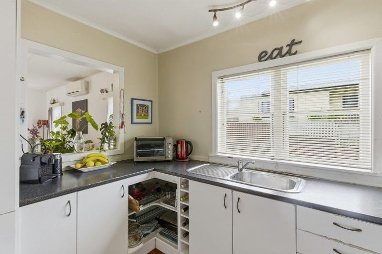 Photo of property in 13 Rua Road, Paraparaumu Beach, Paraparaumu, 5032