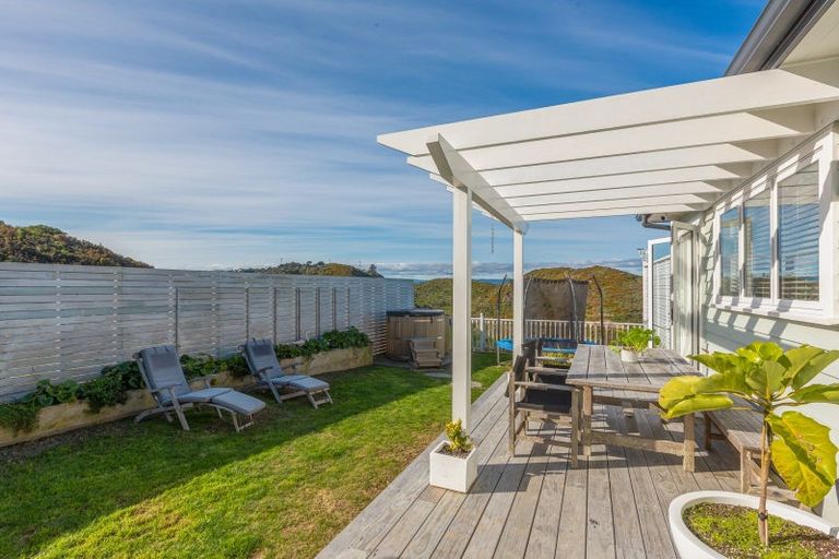 Photo of property in 31 Grumman Lane, Newlands, Wellington, 6037