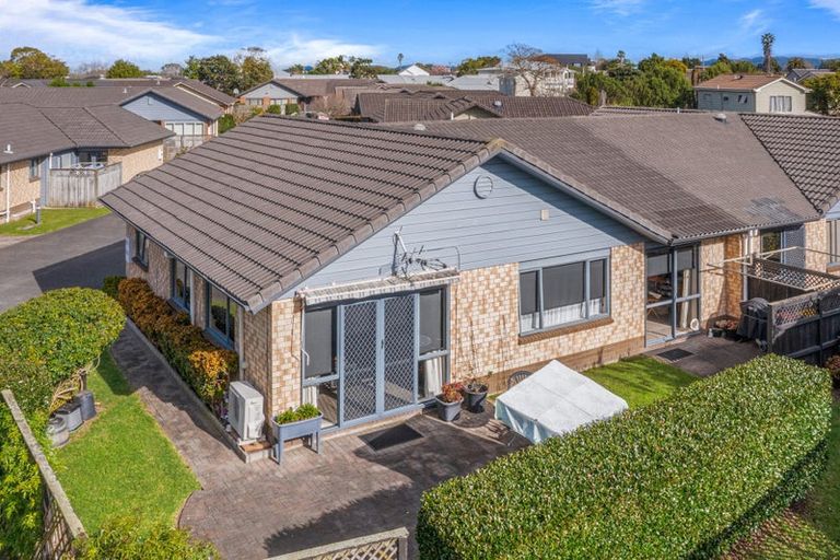 Photo of property in Waimanu Bay Village, 17/1 Piriti Drive, Te Atatu Peninsula, Auckland, 0610