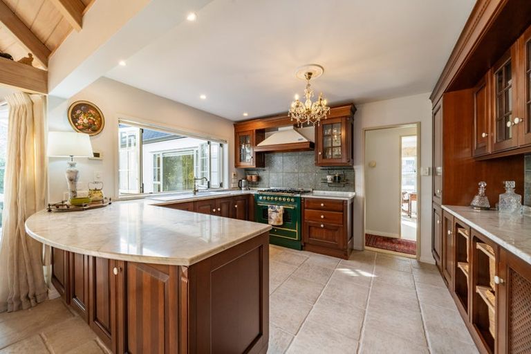 Photo of property in 1 Oakmont, Heretaunga, Upper Hutt, 5018