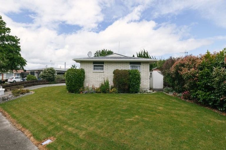 Photo of property in 57 Abraham Crescent, Milson, Palmerston North, 4414