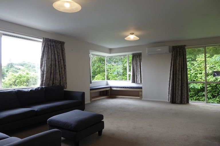 Photo of property in 198 Newlands Road, Newlands, Wellington, 6037