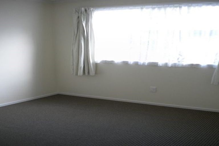 Photo of property in 100 Kemp Road, Massey, Auckland, 0614