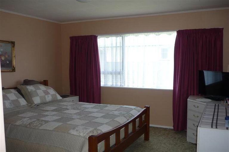 Photo of property in 1/15 Gebbie Road, Taradale, Napier, 4112