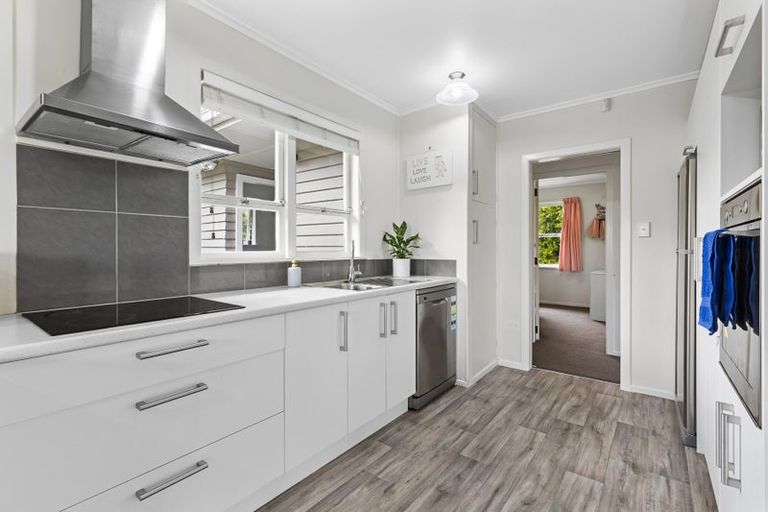 Photo of property in 19 Kelkirk Street, Kelston, Auckland, 0602