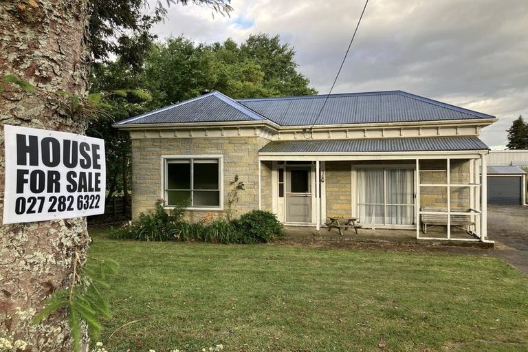 Photo of property in 92 Collingwood Street, Eltham, 4322