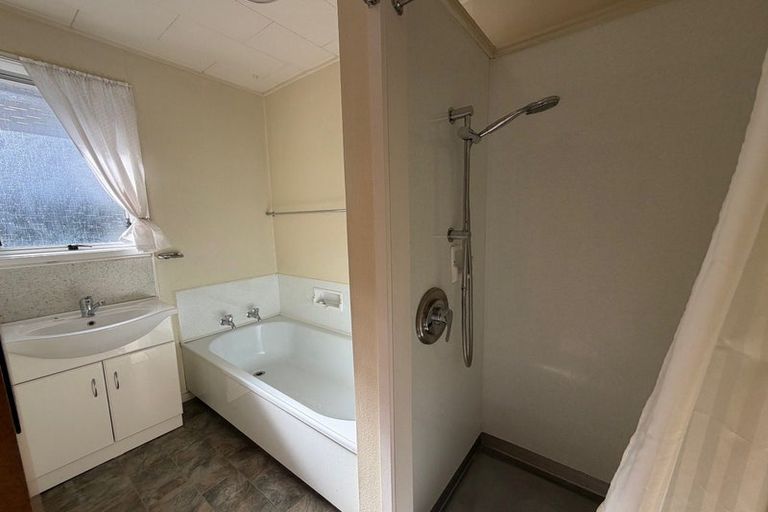 Photo of property in 1/701 Saint Aubyn, Saint Leonards, Hastings, 4120
