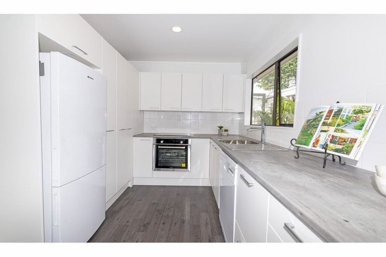 Photo of property in 1/111 Lincoln Park Avenue, Massey, Auckland, 0614