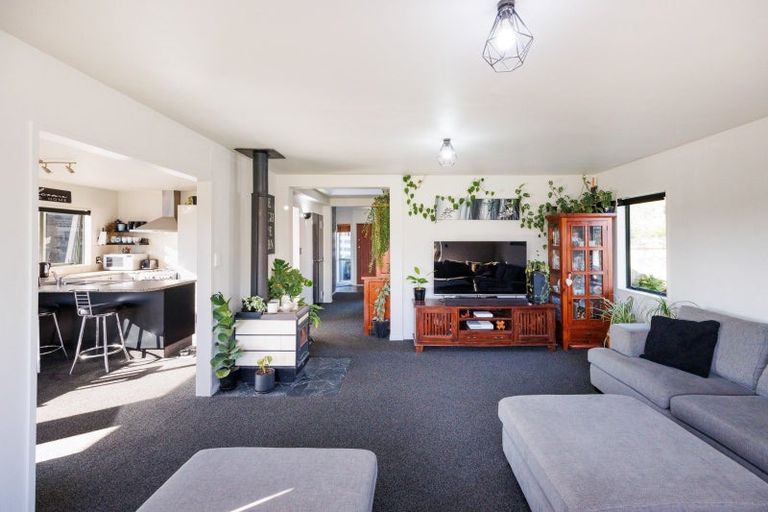 Photo of property in 5 Abby Road, Fitzherbert, Palmerston North, 4410