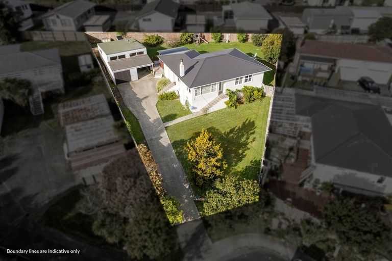 Photo of property in 13 Sheehan Road, Te Atatu South, Auckland, 0610