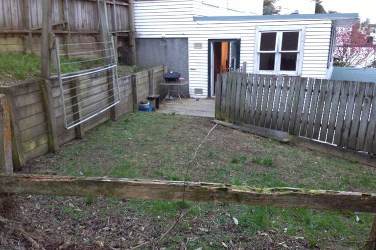 Photo of property in 1/6 Mataroa Avenue, Northland, Wellington, 6012