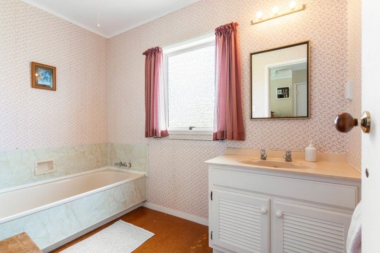 Photo of property in 216 Patuwai Drive, Whangamata, 3620