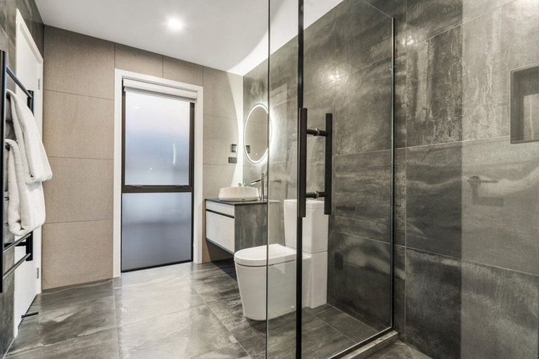 Photo of property in 5 Kina Place, Long Bay, Auckland, 0630