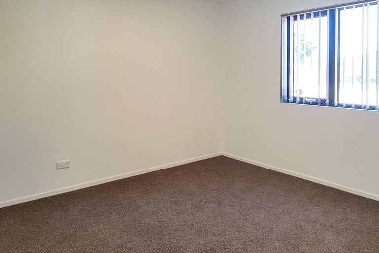 Photo of property in 68 Barrys Road, Glendene, Auckland, 0602