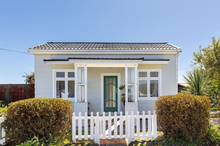 Photo of property in 25 Rintoul Street, Westport, 7825