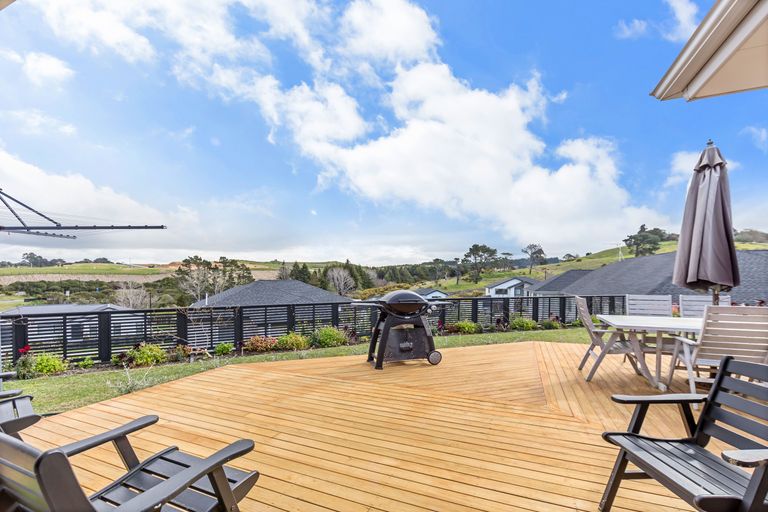 Photo of property in 23 Flavell Drive, Orewa, 0931