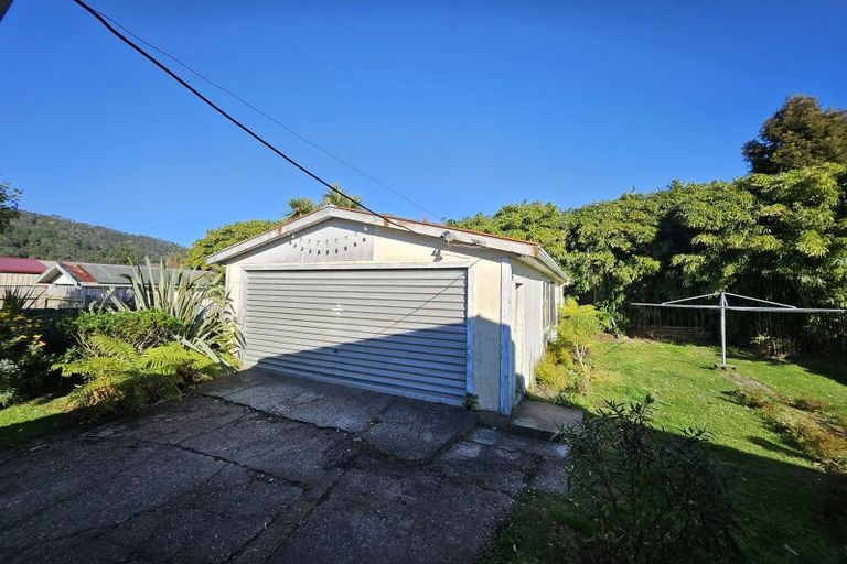 Photo of property in 27 Inverness Street, Dunollie, Runanga, 7803