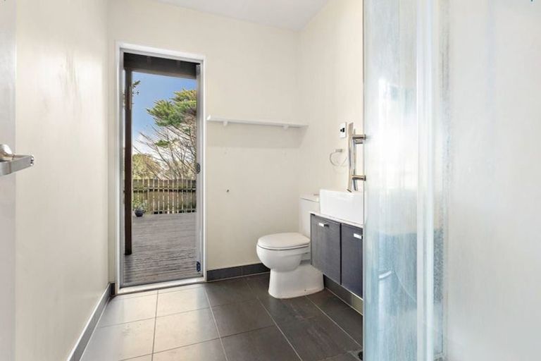 Photo of property in 76c Edmonton Road, Henderson, Auckland, 0612