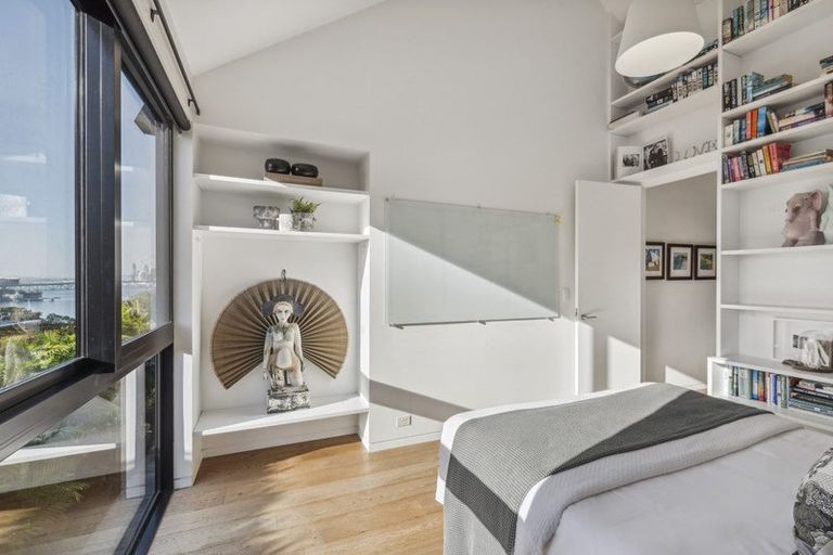 Photo of property in 22 Bridge View Road, Birkenhead, Auckland, 0626