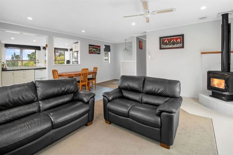 Photo of property in 29 Elizabeth Drive, West Harbour, Auckland, 0618