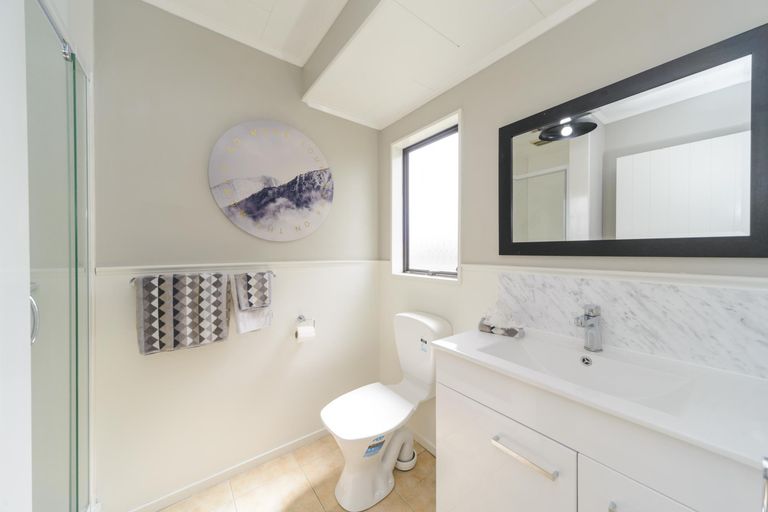 Photo of property in 73 Hillcrest Drive, Kelvin Grove, Palmerston North, 4414