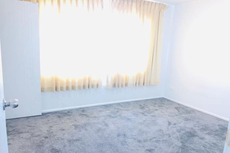 Photo of property in 9 Humphrey Kemp Avenue, Henderson, Auckland, 0612