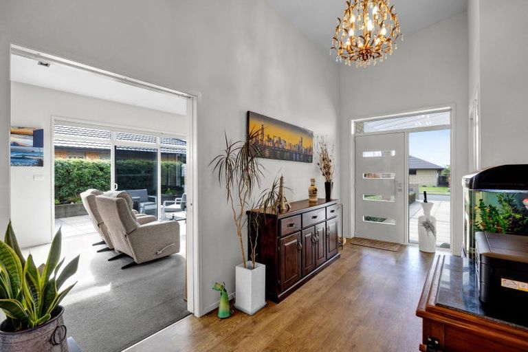 Photo of property in 27 Montague Grove, Stratford, 4332