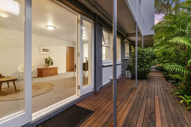 Photo of property in 41 Old Lake Road, Narrow Neck, Auckland, 0624