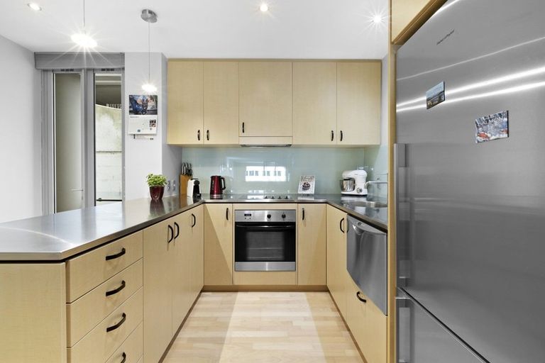 Photo of property in Sanctum Apartment, 10 Ebor Street, Te Aro, Wellington, 6011
