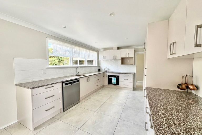 Photo of property in 2b Adams Road, Manurewa, Auckland, 2102