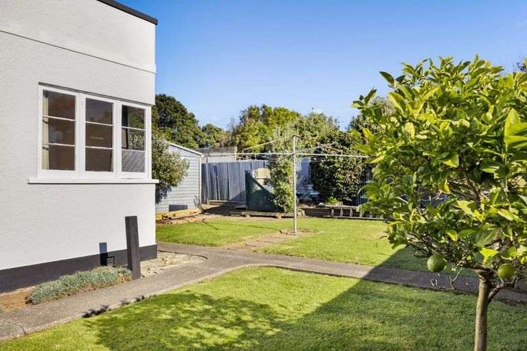 Photo of property in 32 Leicester Street, Patea, 4520