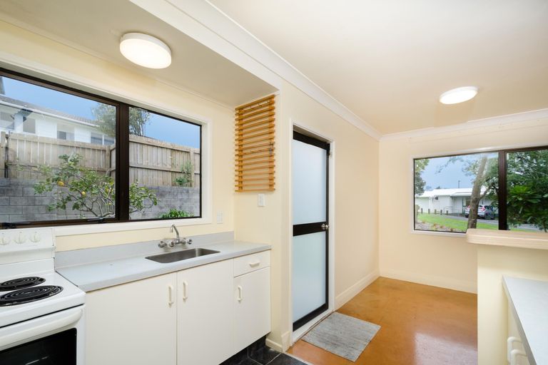 Photo of property in 19a Pisces Road, Glen Eden, Auckland, 0602