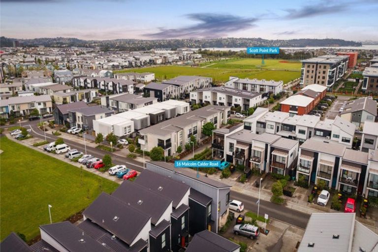 Photo of property in 16 Malcolm Calder Road, Hobsonville, Auckland, 0616