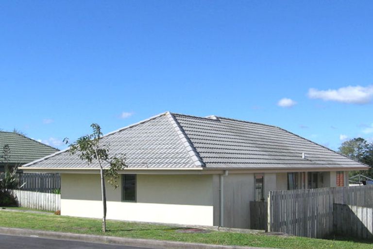 Photo of property in 2 Cretian Crescent, Henderson, Auckland, 0612