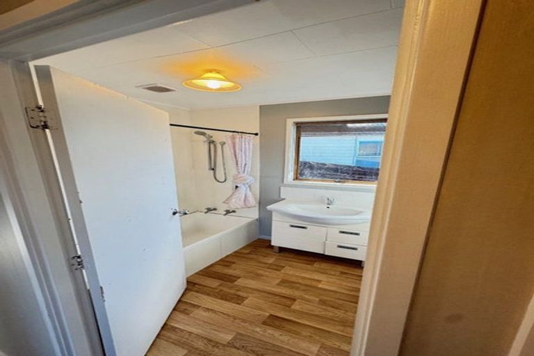 Photo of property in 66 Lavery Place, Sunnynook, Auckland, 0632