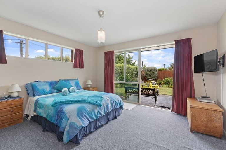 Photo of property in 27 Mataroa Place, Parklands, Christchurch, 8083