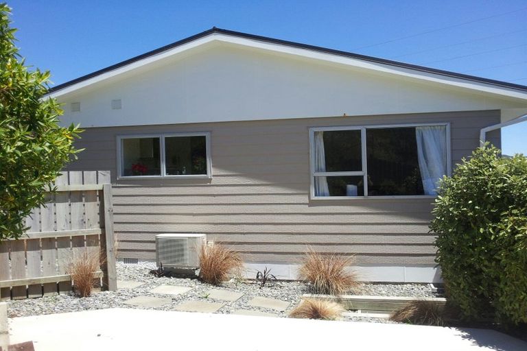 Photo of property in 45a Edgecombe Street, Newlands, Wellington, 6037