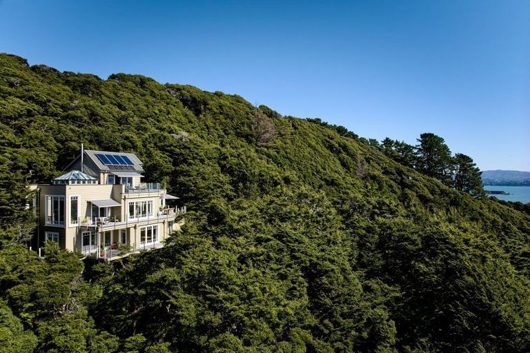 Photo of property in 18 Huia Road, Days Bay, Lower Hutt, 5013