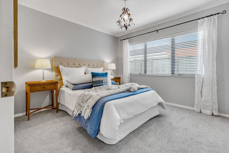 Photo of property in 11 Huntaway Lane, Te Atatu Peninsula, Auckland, 0610