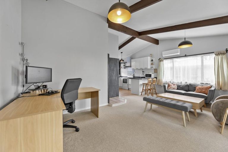 Photo of property in 2/180 Henderson Valley Road, Henderson, Auckland, 0612