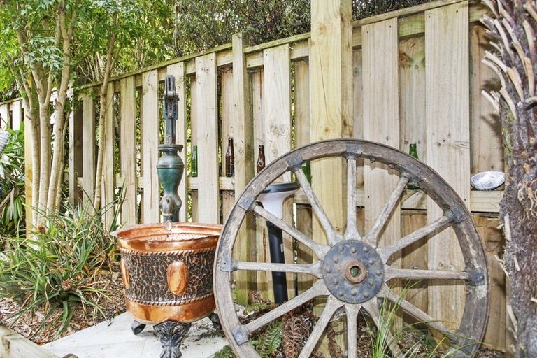 Photo of property in 24 Ranch Place, Pukekohe, 2120