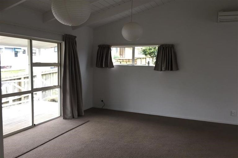 Photo of property in 48 Strid Road, Te Atatu South, Auckland, 0610